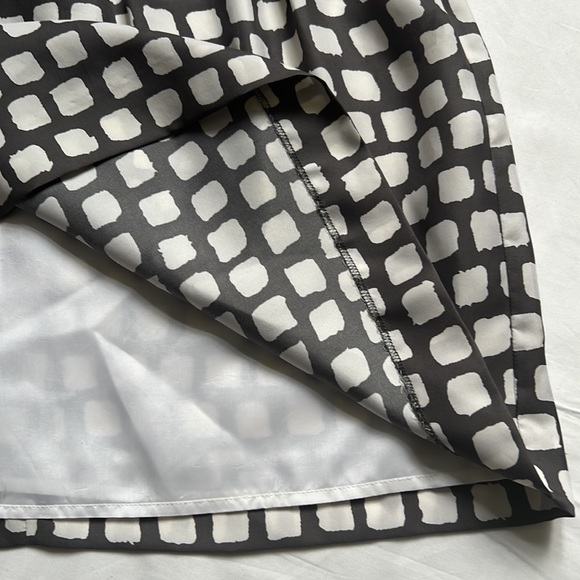 ⭐️Banana Republic Silk Skirt⭐️ - Picture 3 of 6
